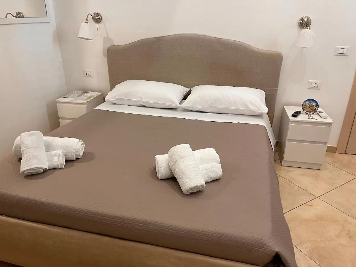 Esse House'S Noto Bed and Breakfast