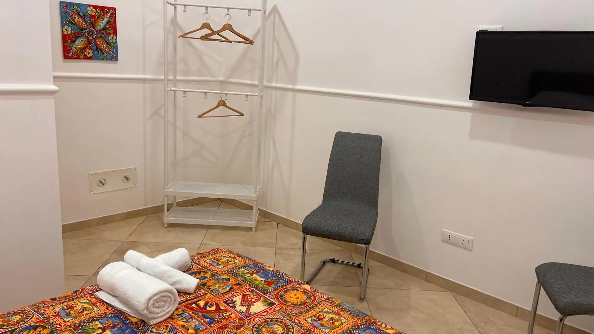 Esse House'S Noto Bed and Breakfast